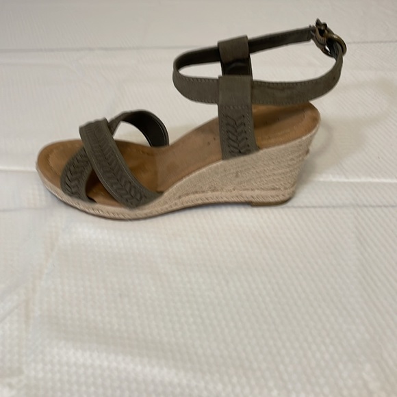 Pesaro Syke Green Faux Suede Size 8 medium wedge heel sandals - Picture 2 of 6